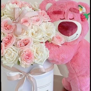 دبدوب زهري جميل مع بوكس ورد زهري وابيض او احمر هدية رائعة لاحبابكم