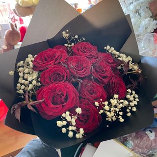 باقة ورد بتغليف اسود