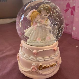 كرة تلجية مضيئة مع موسيقى جميله