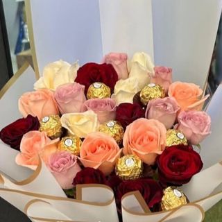 باقة ورد ملون مع شكلاطة