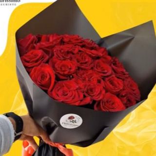 باقة 20وردة حمراء مع تغليف اسود