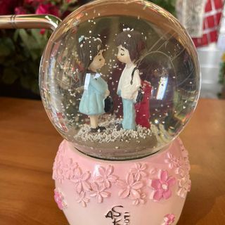 كرة تلج زهرية الطفل والفتاةتصدرموسيقي جميلة لاحبابكم