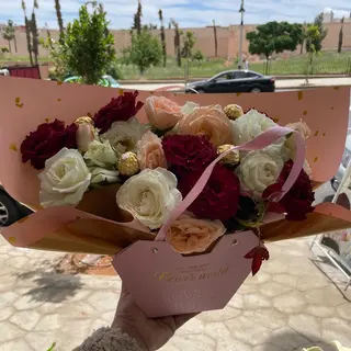 Panier de fleurs colorées et Chocolat