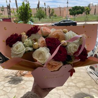 Panier de fleurs colorées et Chocolat