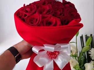 Écharpe Rouge avec10 fleurs rouge