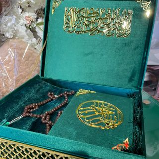 علبة انيقه تقدم هدية لاحبابكم سجاد صلاة مع قرآن كريم وسبحة