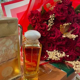 الهدية المتالية للمرأة الطموحة الجريئة باقة ورد جوري احمر كبيرة مع عطر اصلي مميز