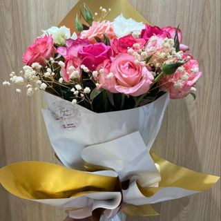 باقة 15 وردة جورية ملونة بالوان زاهيه