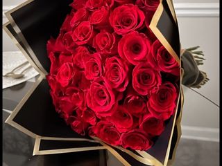 Bouquet de 30 fleurs rouge Emballage noir