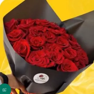 Bouquet de fleurs rouge Emballage  noir