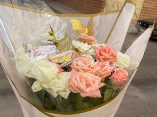 Bouquet de12 fleurs colorées emballage Blanc