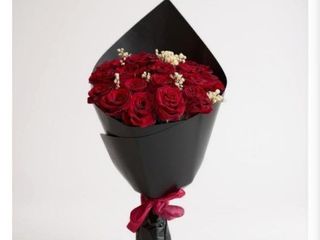 Bouquet de 10 fleurs rouge Emballage noir