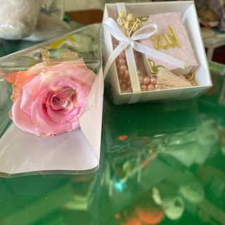 وردة جورية+مصحف مع تسبيح بألوان مختلفة زاهية