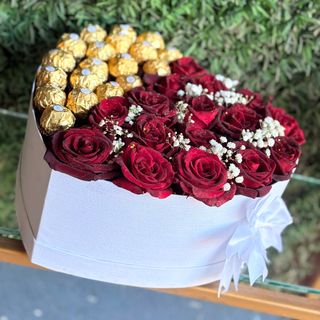 Cœur de fleurs rouge avec Ferrero 