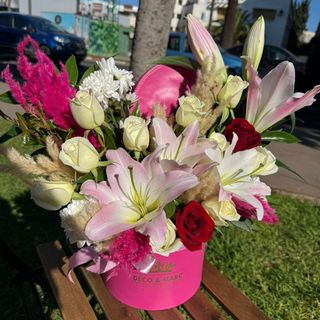 Flower Box Signature (Roses, Lys & Tons Fuchsia)