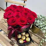 Boite Cœur avec les fleurs et chocolat
