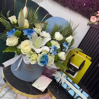 Bouquet De Naissance With Chocolat Patchi 200 Gramme