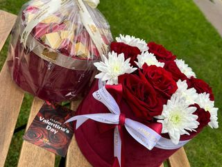 Valentine’s Velvet Duo Gift Set (Flowers + 450g Chocolates).