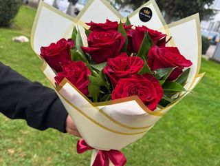Classic Red Rose Bouquet (Hand-Wrapped).