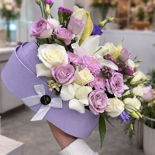Lavender Hat Box Bouquet: Purple & White Roses