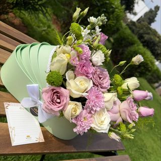 Bouquet Naissance Élégant en Tons Pastel