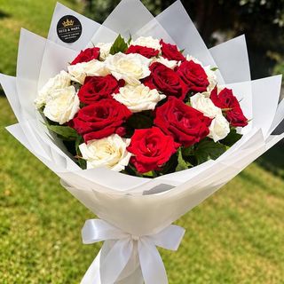 Bouquet De 20 Roses Rouges Et Blanches