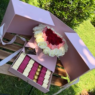 Boîte Magique Cœur Roses & 870g Chocolat Belge