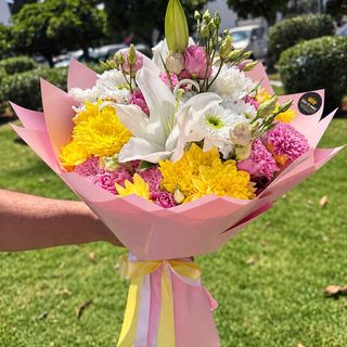Bouquet de Lys, Chrysanthèmes & Lisianthus Multicolores