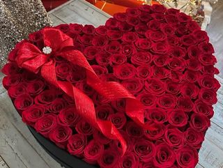 60cm XXL Heart Rose Box – Premium Red Roses with Luxury Ribbon