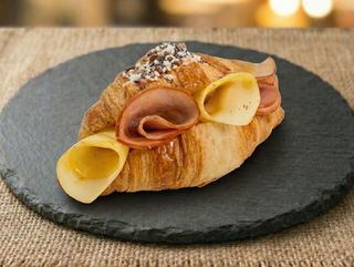 Croissant charcuterie
