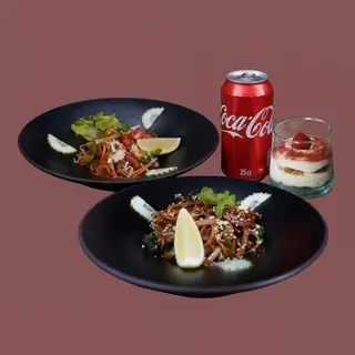 Salade Thaï Au Filet De Bœuf + Pad Thaï Gambas + Dessert + Coca Cola