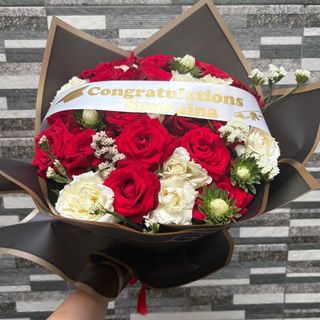 Bouquet avec une bande imprimé Congratulations 