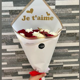 Bouquet 12 fleurs Personnalisé « Je t’aime »