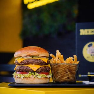 DOUBLE CHEESEBURGER