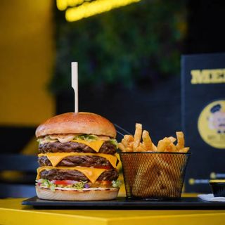 TRIPLE CHEESEBURGER