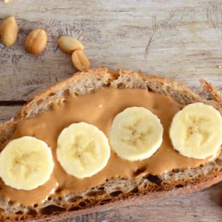 Toasts à la banane et au beurre de cacahuète