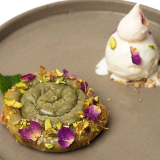 Mhancha amande konafa pistach