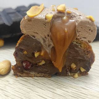 Chou Chocolat/caramel -Cacahuètes