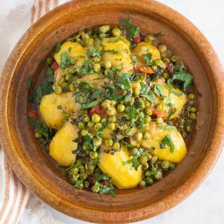 Tagine de viande aux petits pois et pommes de terre