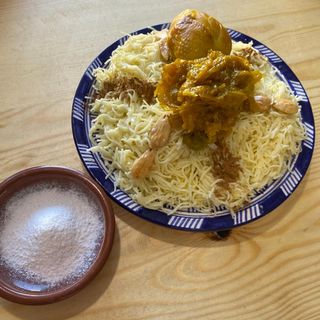 Seffa medfouna avec 1 cuisse de poulet