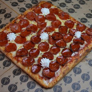 Pizza Sicilienne Hot Honey Pepperoni