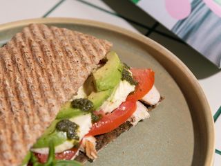 Chicken Avocado-Lite House Bread