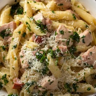 Salade des pâtes viande haché