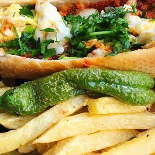 Sandwich keftaji à l'œuf 