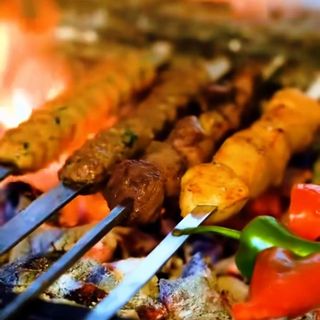 Grillades mixtes deluxe pour 2 personne avec riz  entrée et frites