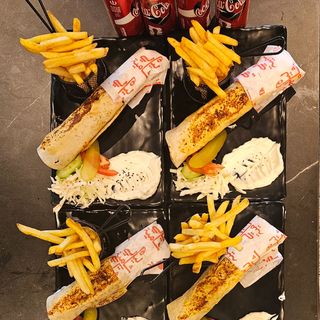 4 سندويش شاورما +4 فريت +4 موناضة