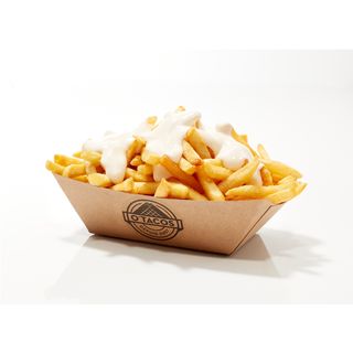 Frites avec sauce fromagère