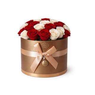 Petite boîte de roses dorée avec roses rouges et blanches