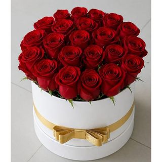 Boîte roses rouges chic dorée