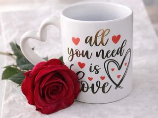 Mug « All You Need Is Love » avec Rose – Cadeau Saint-Valentin